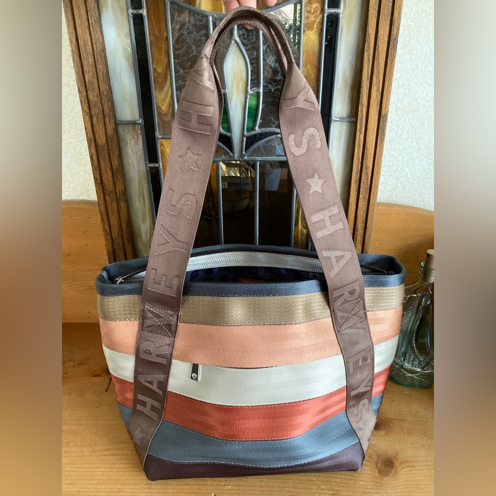 Harveys Seatbelt Bags Medium Boat Tote in Treecycle.
